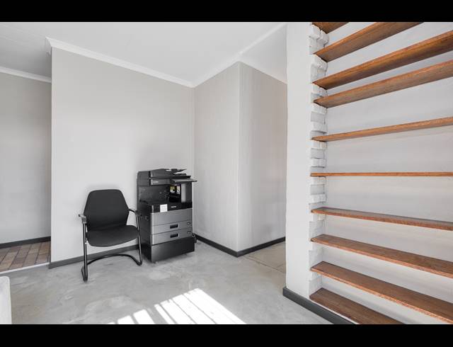 9M² CO-WORKING SPACE TO LET IN FONTAINEBLEAU